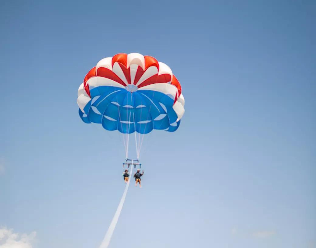 1-of-couple_parasailingjpg.jpg