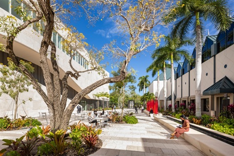 ArtisꟷNaples_002.jpg