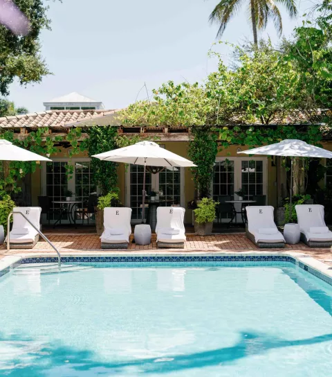 The Escalante Hotel with its popular restaurant Veranda E - is a distinctive hideaway in the heart of old Naples.  