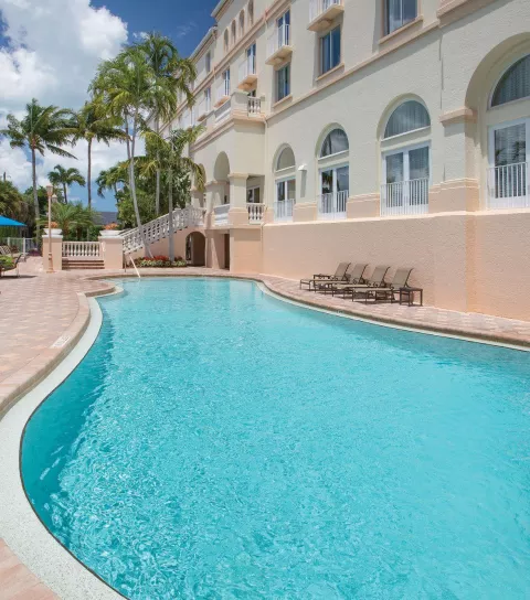 Hilton Naples pool