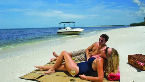 Beach_Couple_3.jpg Beach_Couple_3.jpg