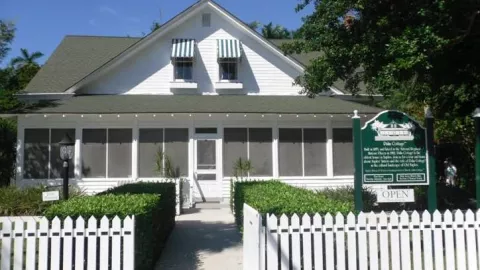 palm-cottage.jpg palm-cottage.jpg