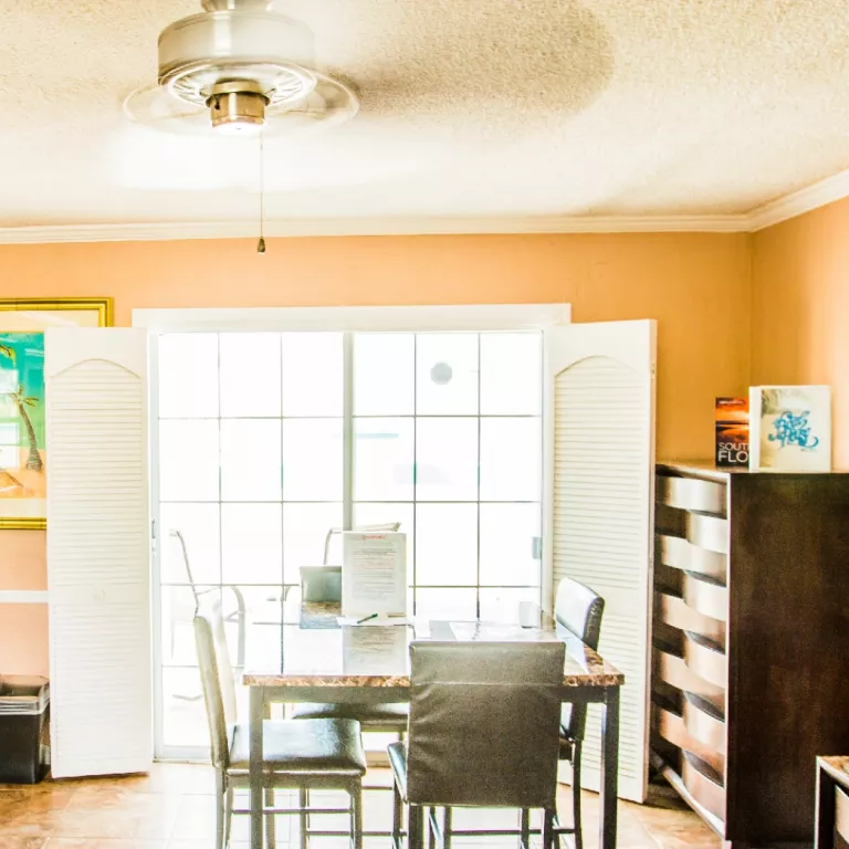 Dining Area Photo 8
