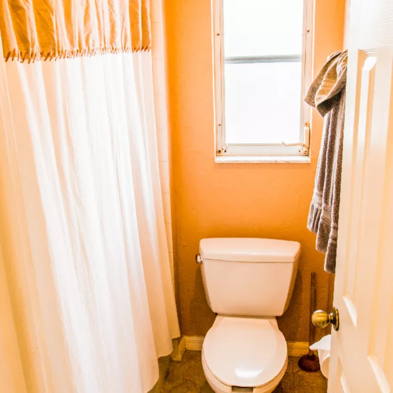 Clean Bathrooms Photo 6