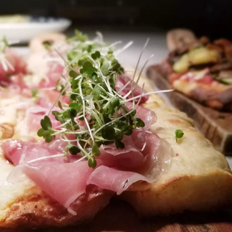 Pizza Romano Style Photo 8