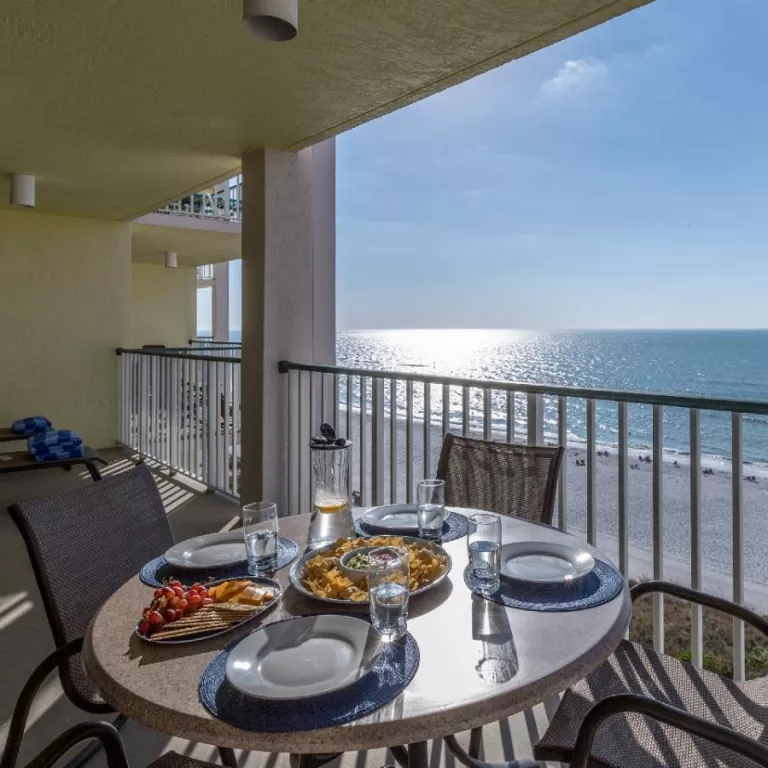 Dining beachfront Photo