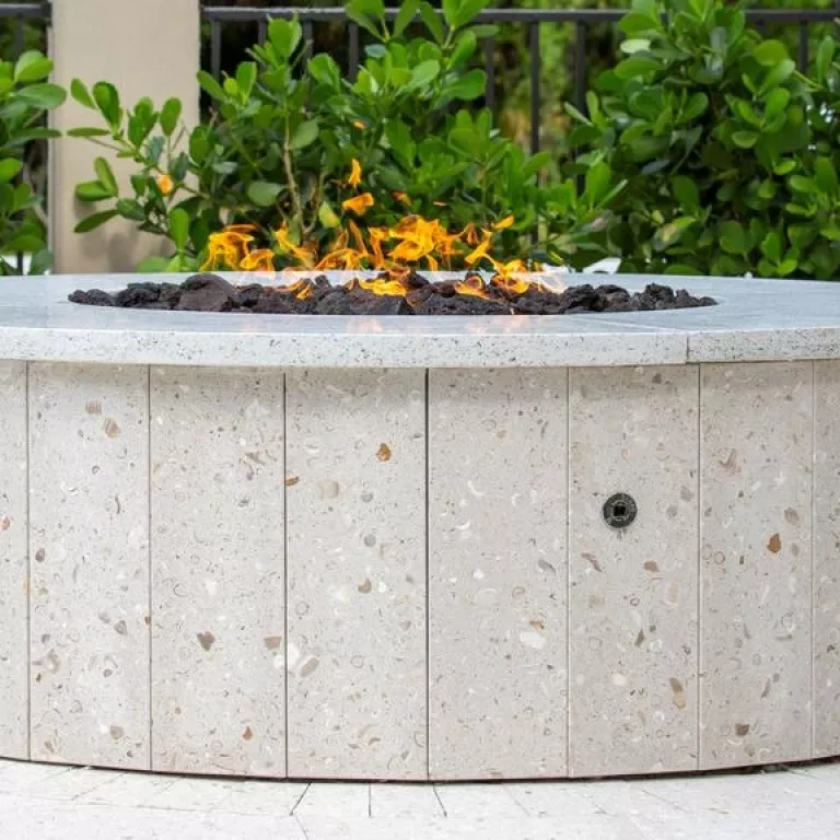 Fire Pit poolside Photo 4