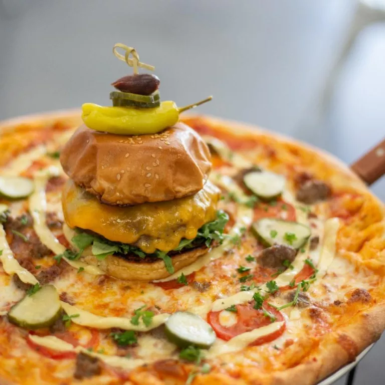 Cheeseburger Pizza Photo 2