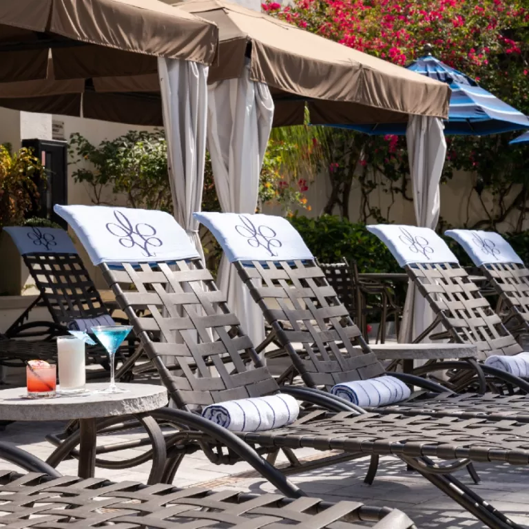 Pool loungers and cabanas Photo 3