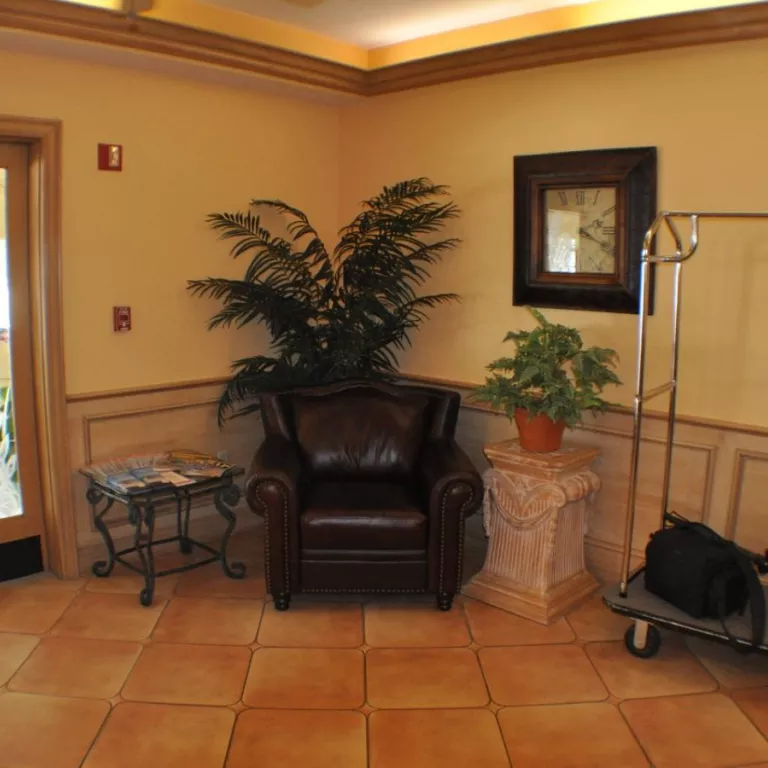 Lobby Sitting Area Photo 3