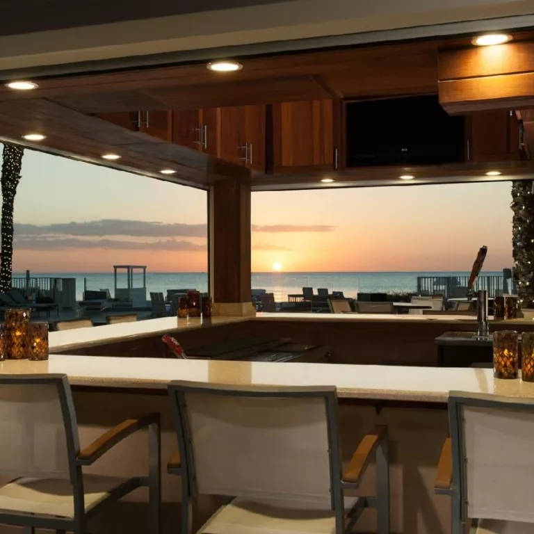 Pool Bar Photo 6