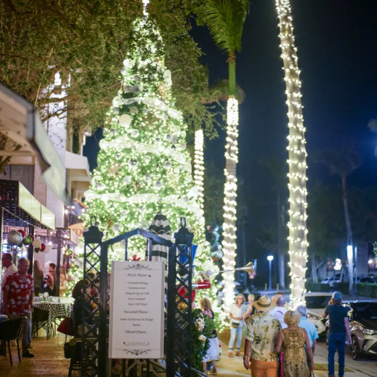Christmas on Third Photo 6