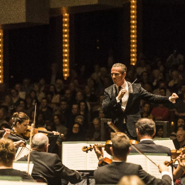 Alexander Shelley, conductor. Photo Courtesy of ArtisꟷNaples Photo