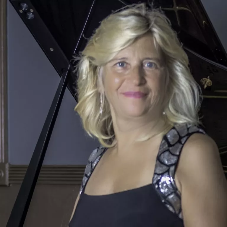 Jodie DeSalvo, piano Photo