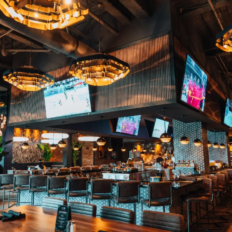 Tap 42 Naples interior bar area Photo