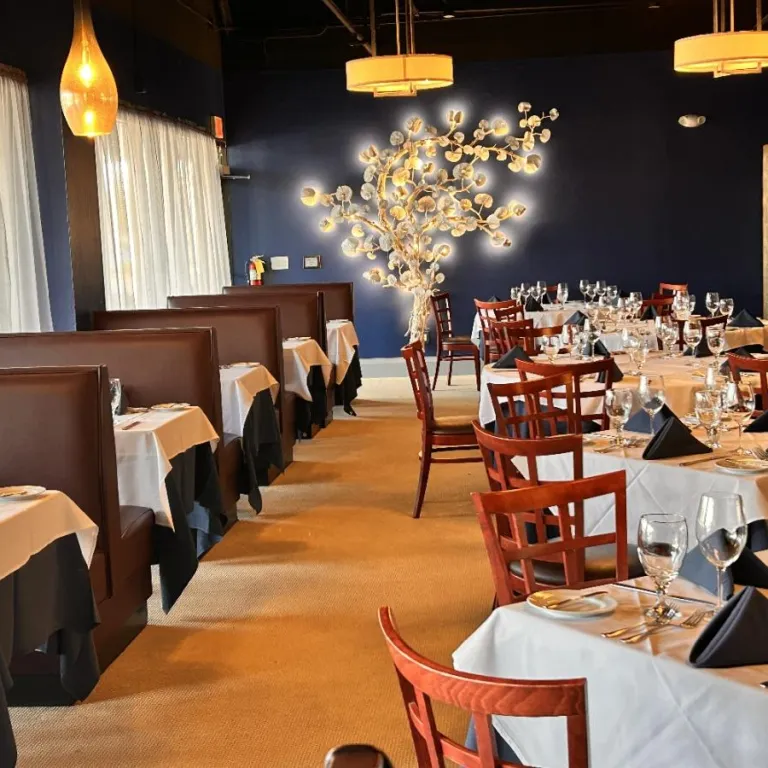 Amber Cove Dining 1 Photo 4