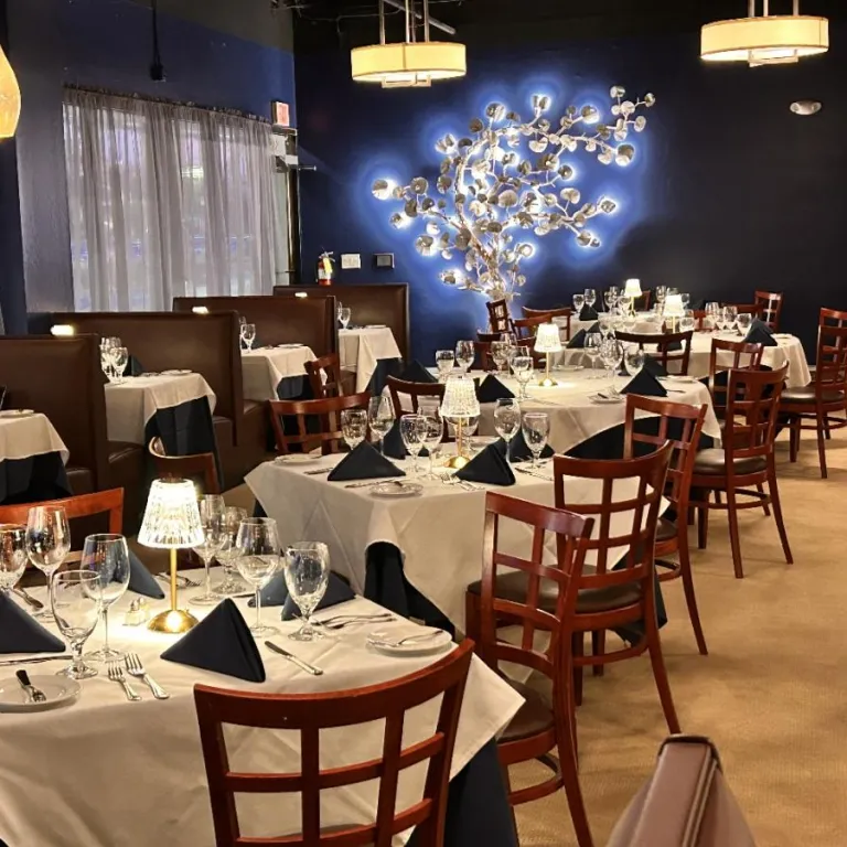 Amber Cove Dining 2 Photo 3