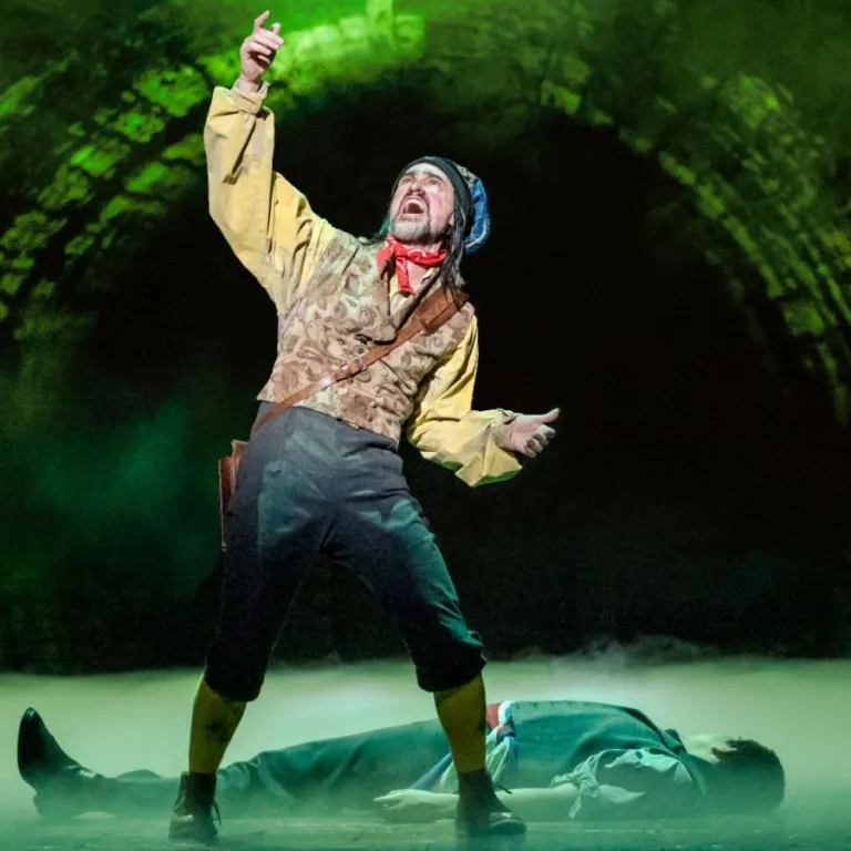 Matt Crowle as Thénardier Photo