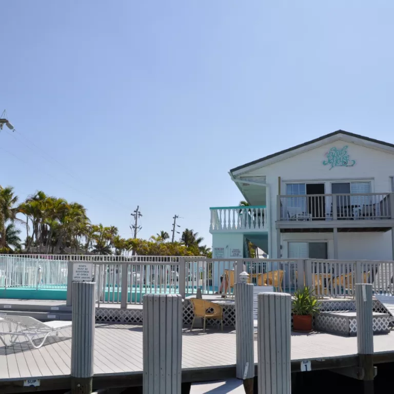 Dock and outside  of Motel Photo 9