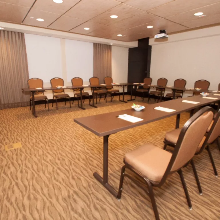 Keewaydin Meeting Room Photo 2