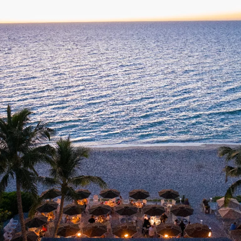 Beachfront Dining At The Turtle Club Photo 2