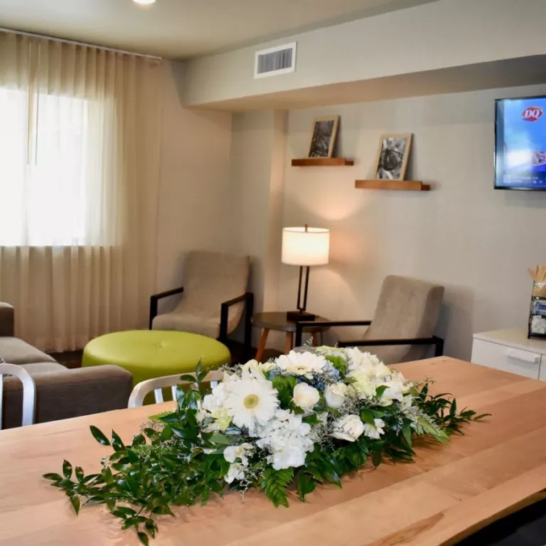 WoodSpring Suites lobby lounge and 24-hr coffee station Photo 3