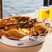 Blue crab and brews at Pinchers Photo