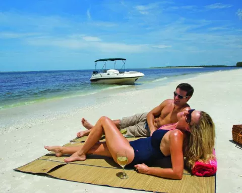 Beach_Couple_3.jpg Beach_Couple_3.jpg