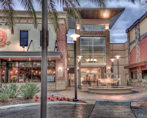 Coastland_-_Entrance_2.jpg Coastland_-_Entrance_2.jpg