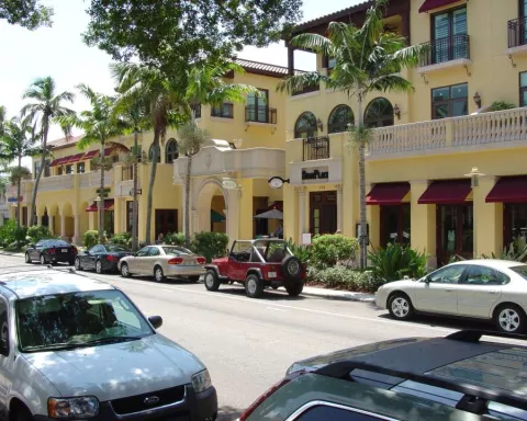 Fifth_Avenue_South_1.jpg Fifth_Avenue_South_1.jpg