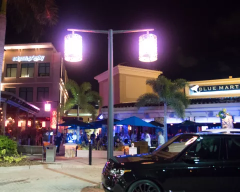Cheers to the nightlife in Naples. Cheers to the nightlife in Naples.