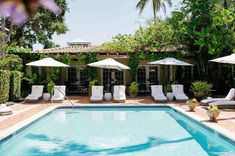 The Escalante Hotel with its popular restaurant Veranda E - is a distinctive hideaway in the heart of old Naples.